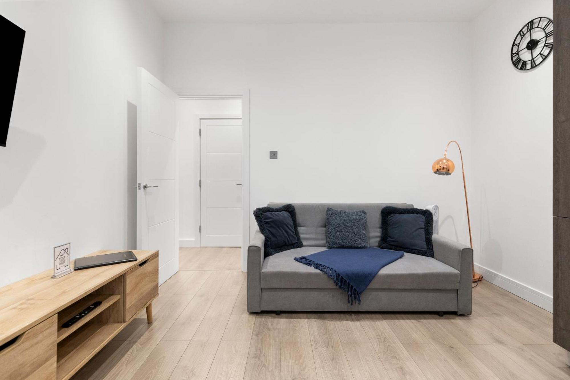 Welcoming And Spacious Apartment- Excellent Location Лондон Екстер'єр фото